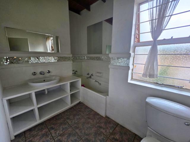 5 Bedroom Property for Sale in Glen Marais Gauteng
