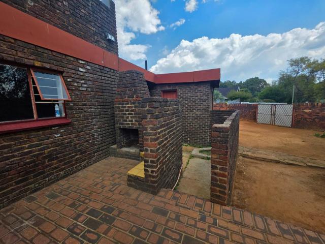 5 Bedroom Property for Sale in Glen Marais Gauteng