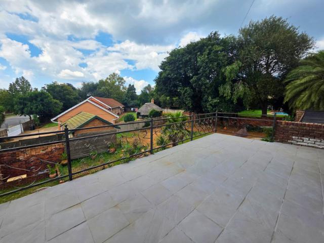 5 Bedroom Property for Sale in Glen Marais Gauteng
