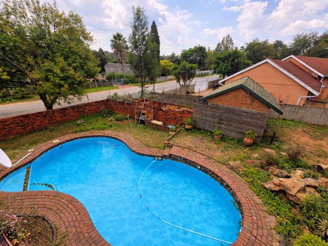 5 Bedroom Property for Sale in Glen Marais Gauteng
