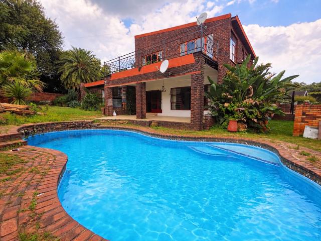 5 Bedroom Property for Sale in Glen Marais Gauteng