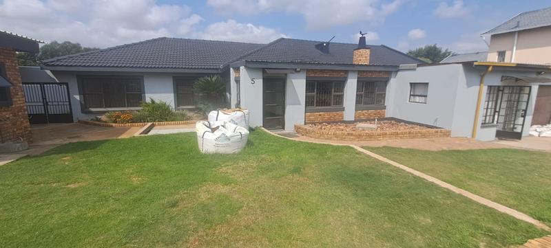 To Let 3 Bedroom Property for Rent in Elspark Gauteng