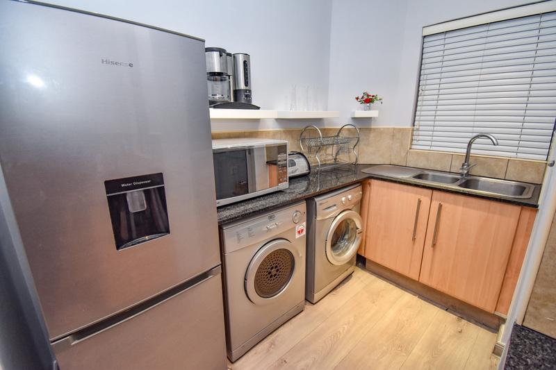 To Let 2 Bedroom Property for Rent in Sandhurst Gauteng