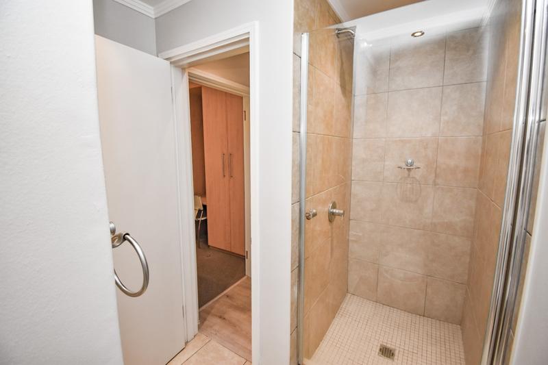 To Let 2 Bedroom Property for Rent in Sandhurst Gauteng