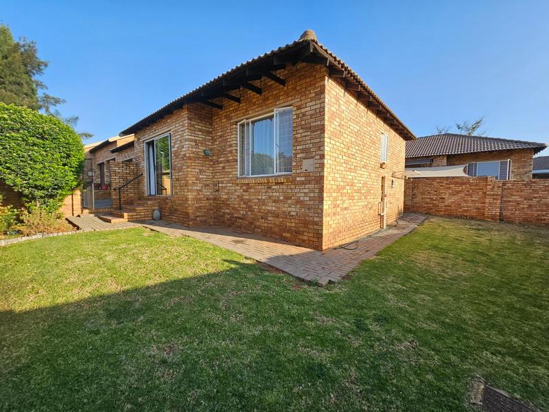 2 Bedroom Property for Sale in Weltevreden Park Gauteng