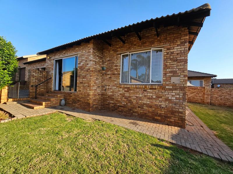 2 Bedroom Property for Sale in Weltevreden Park Gauteng