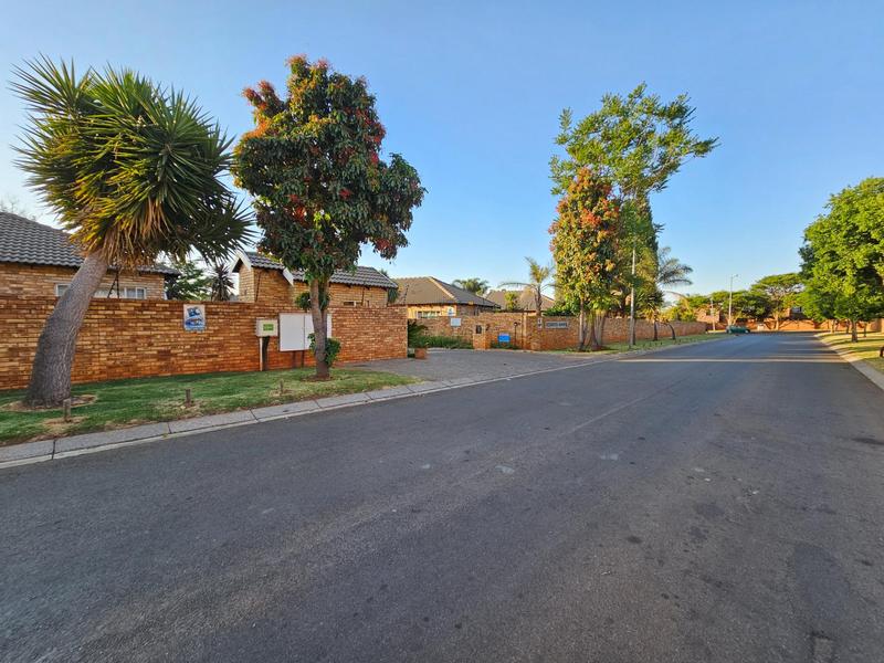 2 Bedroom Property for Sale in Weltevreden Park Gauteng