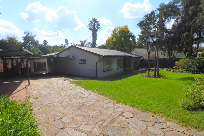 To Let 3 Bedroom Property for Rent in Fontainebleau Gauteng