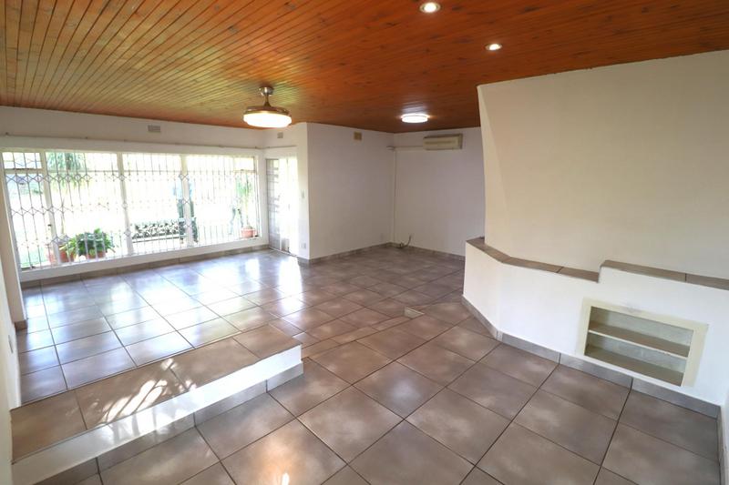 To Let 3 Bedroom Property for Rent in Fontainebleau Gauteng
