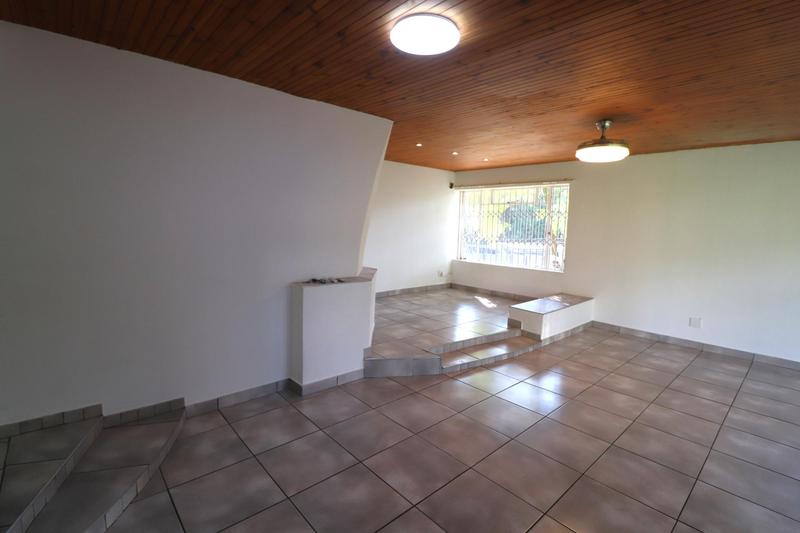 To Let 3 Bedroom Property for Rent in Fontainebleau Gauteng