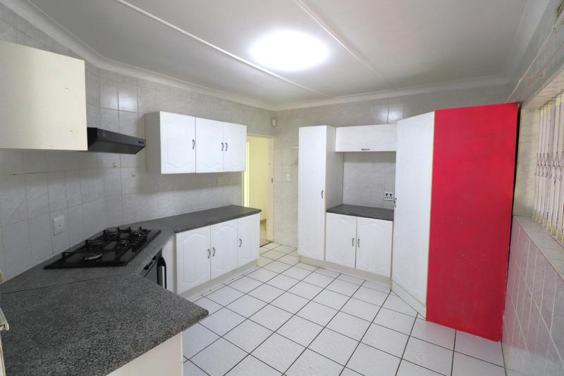 To Let 3 Bedroom Property for Rent in Fontainebleau Gauteng