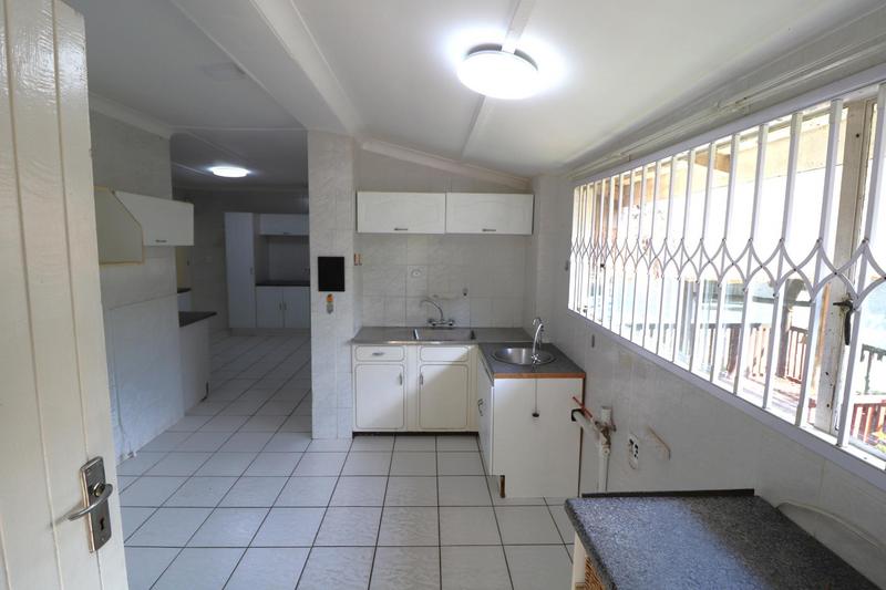 To Let 3 Bedroom Property for Rent in Fontainebleau Gauteng