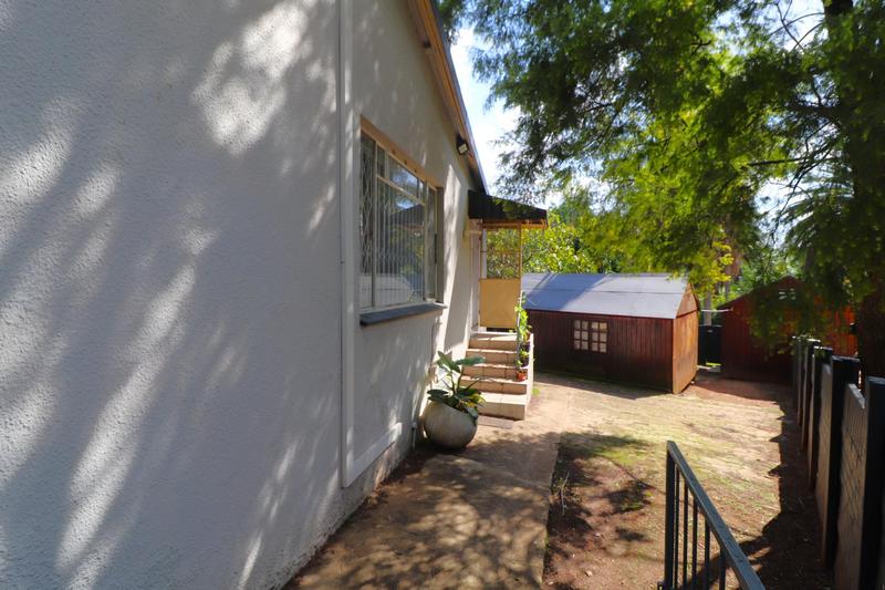 To Let 3 Bedroom Property for Rent in Fontainebleau Gauteng