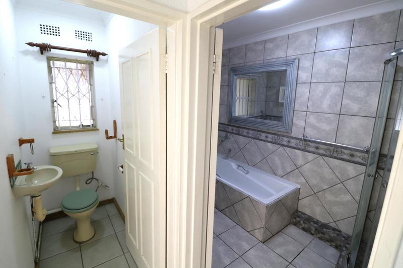 To Let 3 Bedroom Property for Rent in Fontainebleau Gauteng