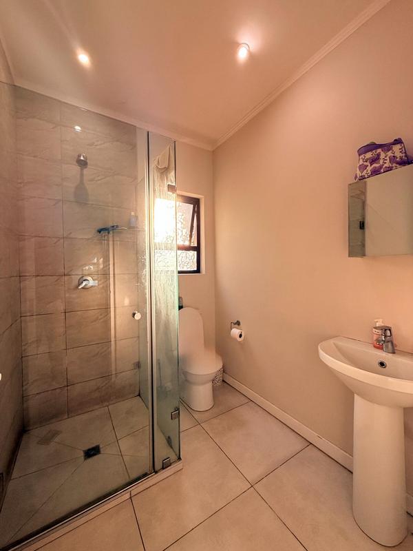 To Let 1 Bedroom Property for Rent in Bryanston Gauteng