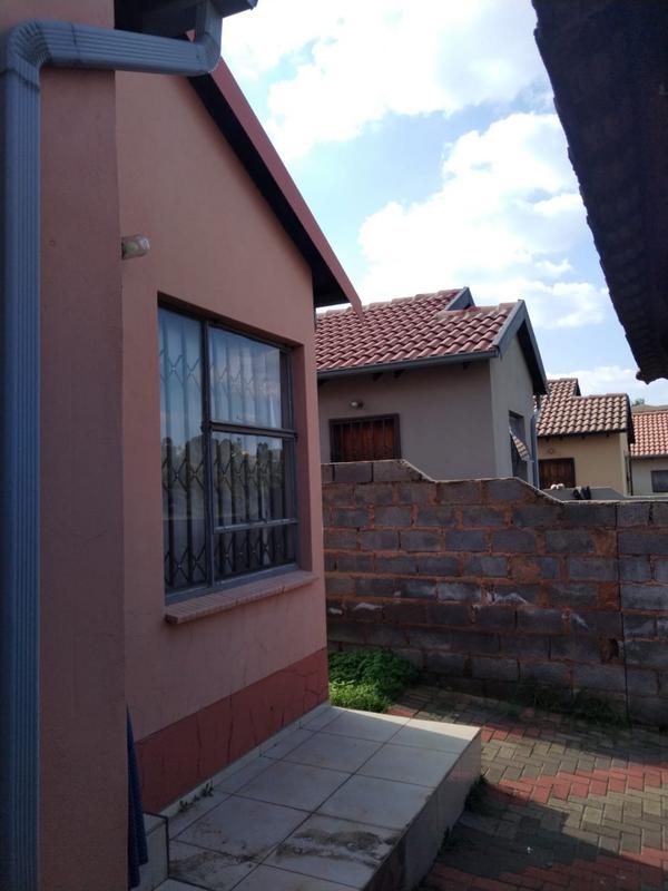 2 Bedroom Property for Sale in Fleurhof Gauteng