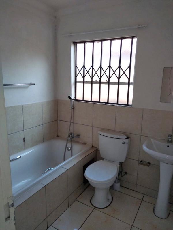 2 Bedroom Property for Sale in Fleurhof Gauteng