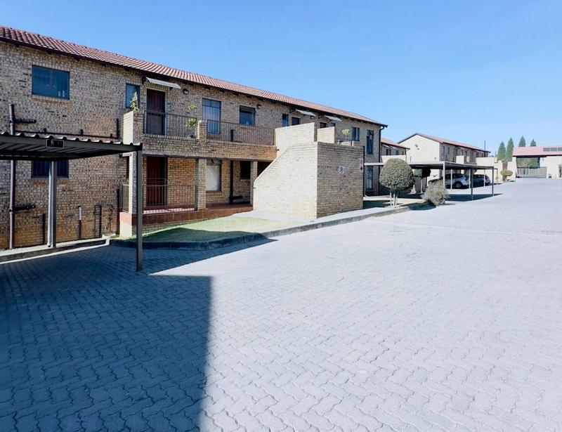 2 Bedroom Property for Sale in Honeydew Grove Gauteng