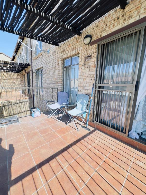 2 Bedroom Property for Sale in Honeydew Grove Gauteng
