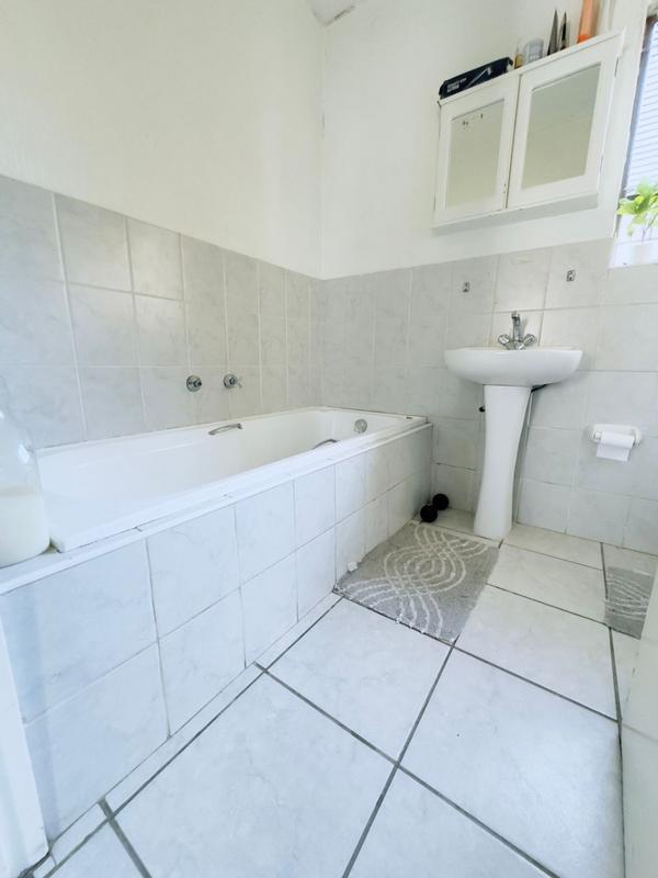 2 Bedroom Property for Sale in Honeydew Grove Gauteng