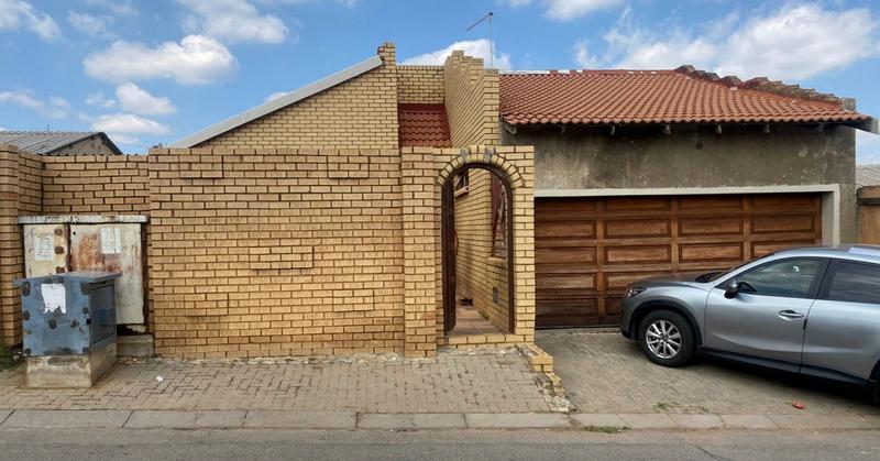 2 Bedroom Property for Sale in Meadowlands Gauteng