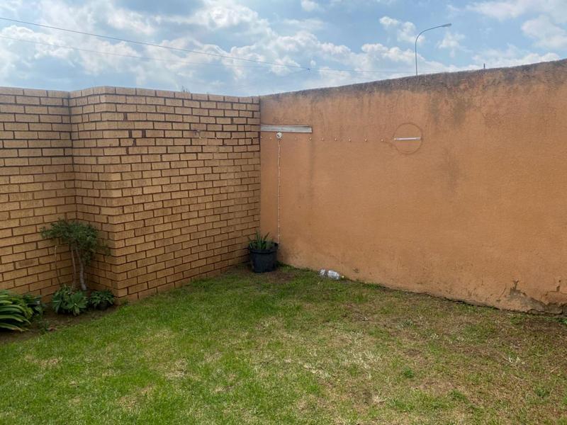 2 Bedroom Property for Sale in Meadowlands Gauteng