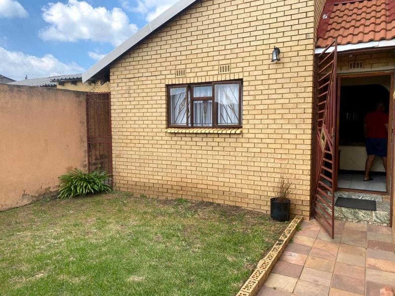 2 Bedroom Property for Sale in Meadowlands Gauteng