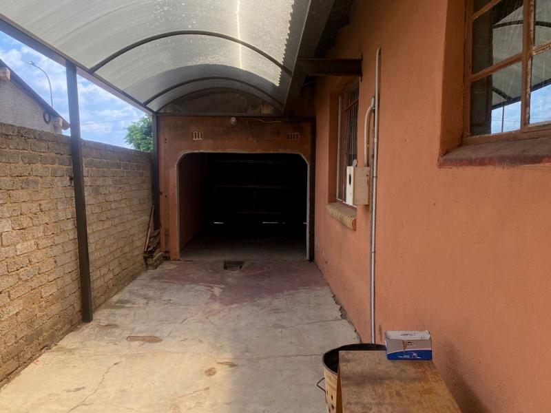 2 Bedroom Property for Sale in Meadowlands Gauteng