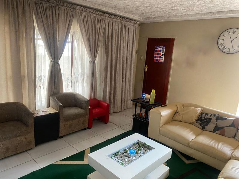 2 Bedroom Property for Sale in Meadowlands Gauteng