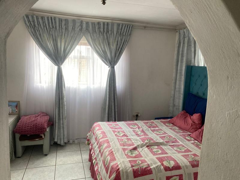 2 Bedroom Property for Sale in Meadowlands Gauteng