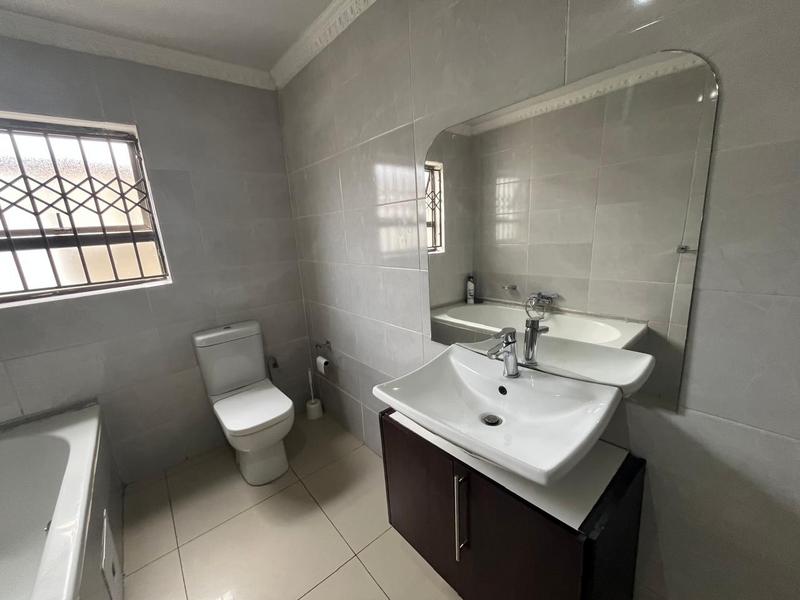3 Bedroom Property for Sale in Meadowlands West Gauteng