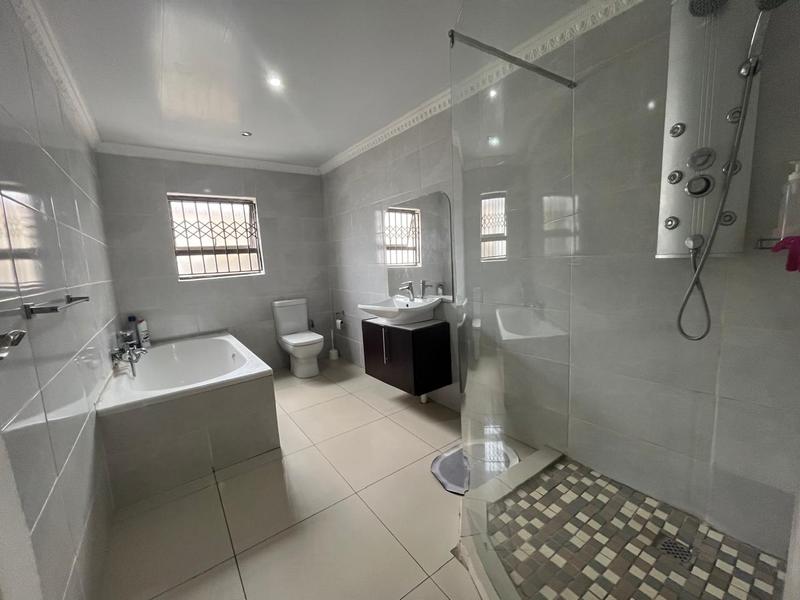 3 Bedroom Property for Sale in Meadowlands West Gauteng