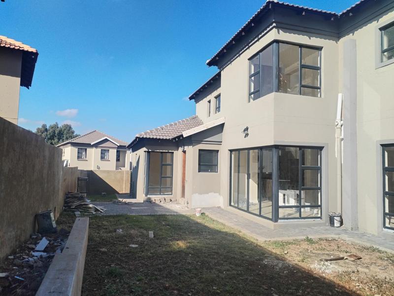 To Let 5 Bedroom Property for Rent in Wildtuinpark Gauteng
