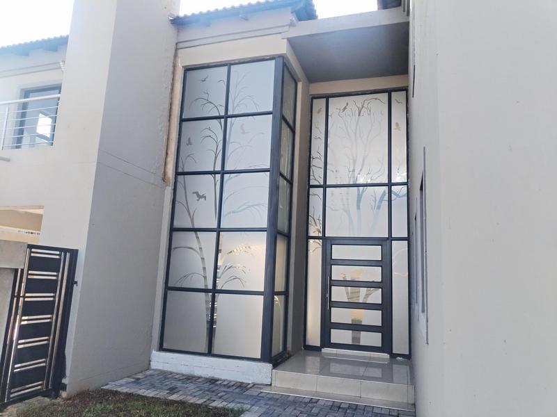 To Let 5 Bedroom Property for Rent in Wildtuinpark Gauteng