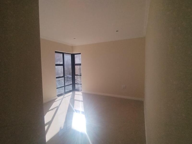 To Let 5 Bedroom Property for Rent in Wildtuinpark Gauteng