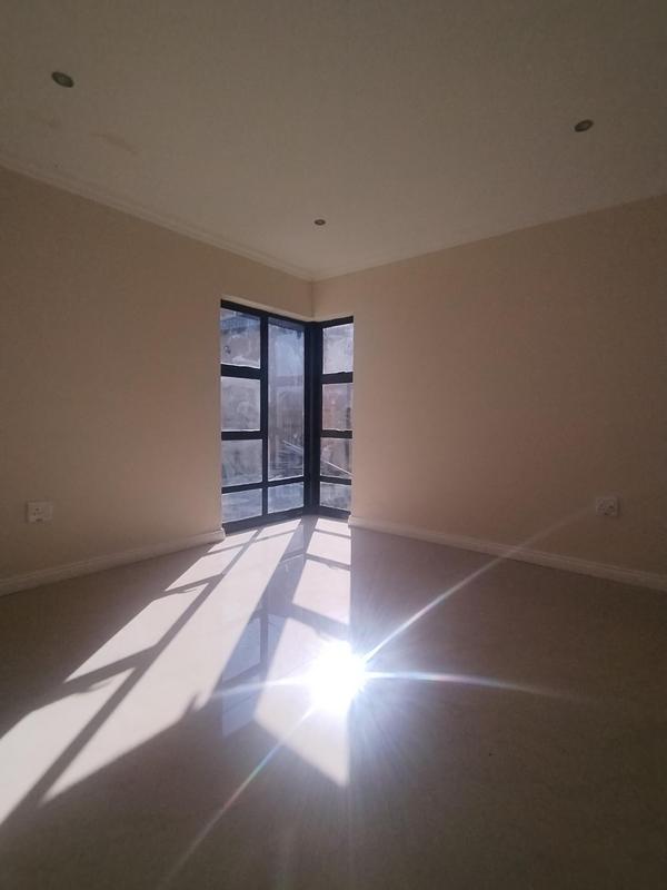 To Let 5 Bedroom Property for Rent in Wildtuinpark Gauteng