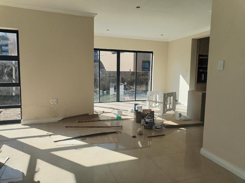 To Let 5 Bedroom Property for Rent in Wildtuinpark Gauteng