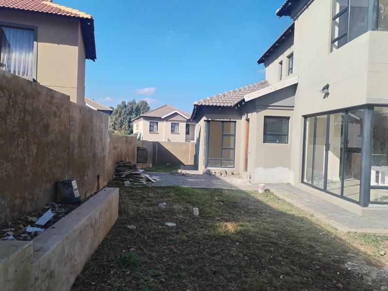 To Let 5 Bedroom Property for Rent in Wildtuinpark Gauteng