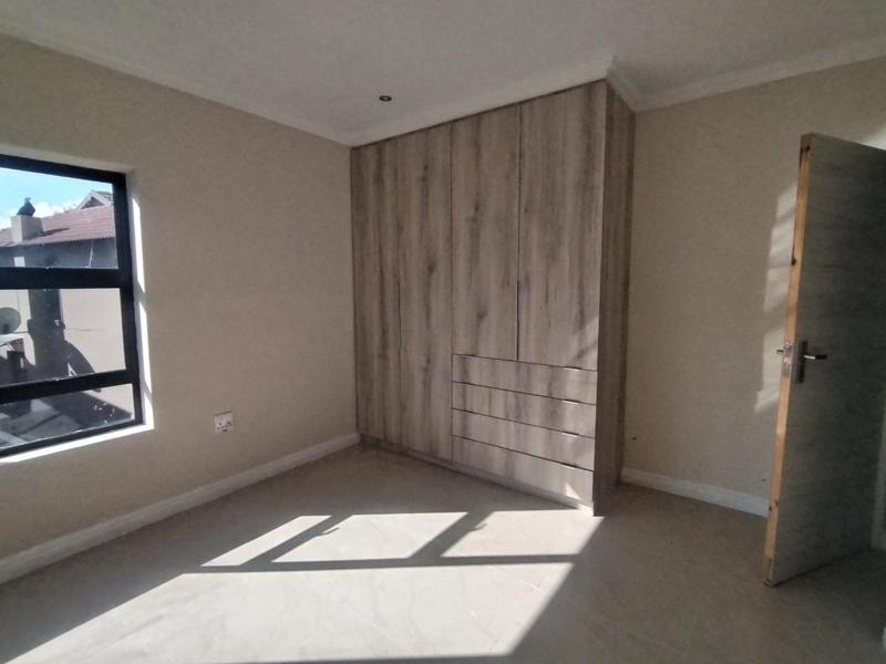 To Let 5 Bedroom Property for Rent in Wildtuinpark Gauteng