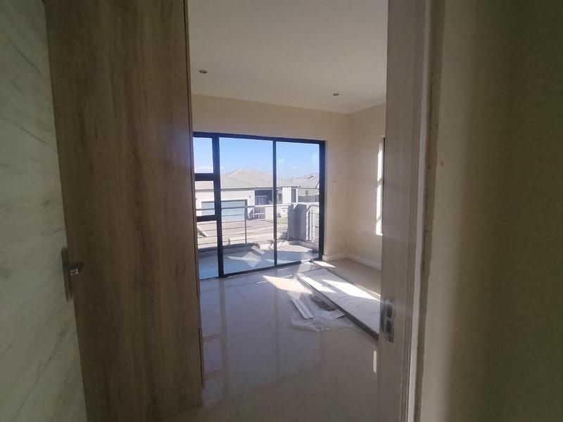 To Let 5 Bedroom Property for Rent in Wildtuinpark Gauteng