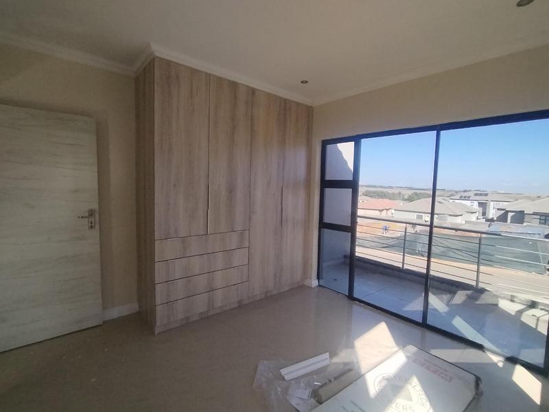 To Let 5 Bedroom Property for Rent in Wildtuinpark Gauteng