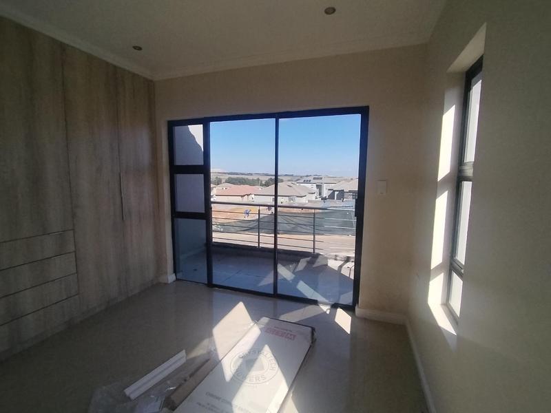 To Let 5 Bedroom Property for Rent in Wildtuinpark Gauteng
