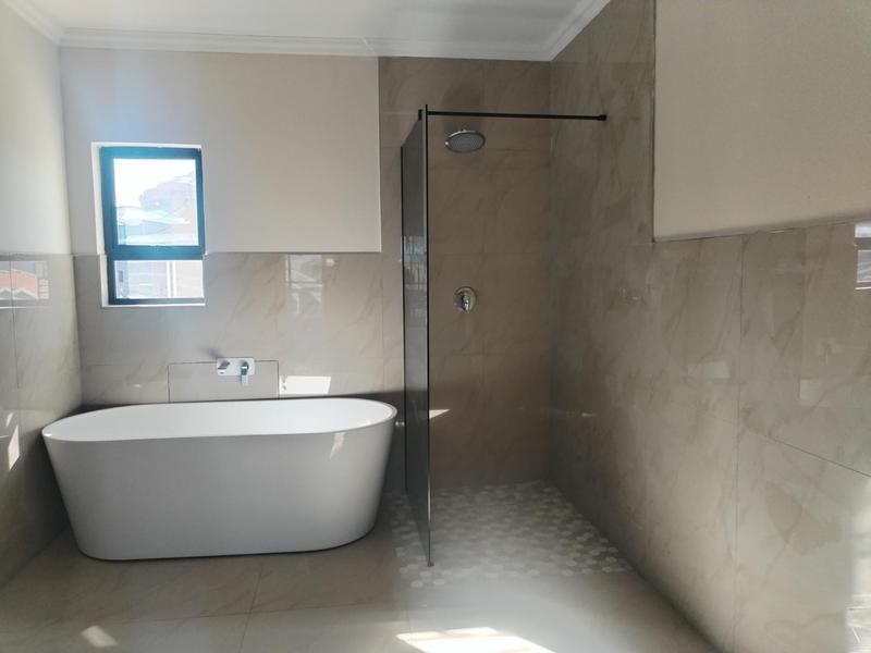 To Let 5 Bedroom Property for Rent in Wildtuinpark Gauteng
