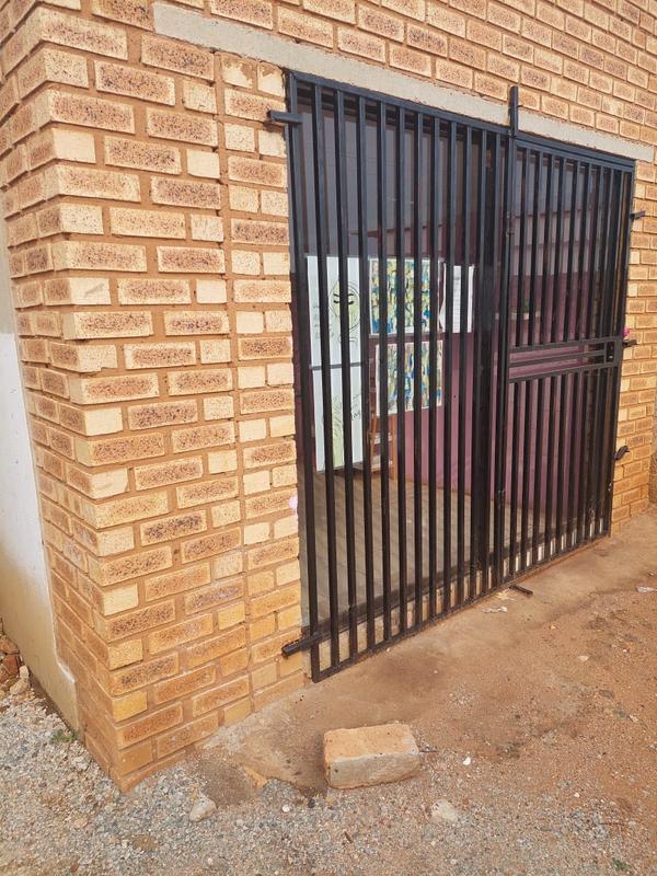 2 Bedroom Property for Sale in Katlehong South Gauteng