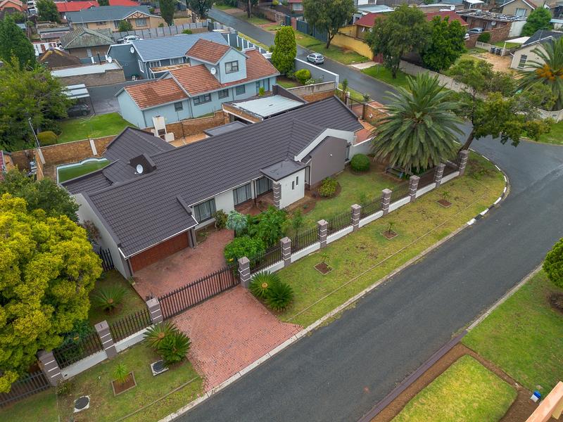 4 Bedroom Property for Sale in Elandspark Gauteng