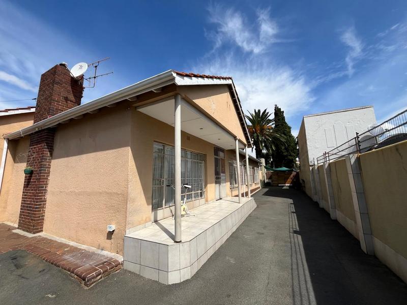 7 Bedroom Property for Sale in Fairwood Gauteng