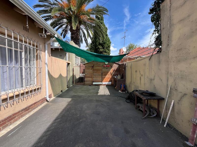 7 Bedroom Property for Sale in Fairwood Gauteng