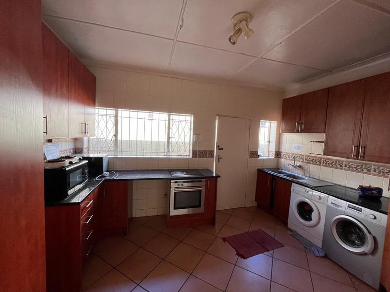 7 Bedroom Property for Sale in Fairwood Gauteng