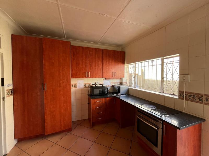 7 Bedroom Property for Sale in Fairwood Gauteng
