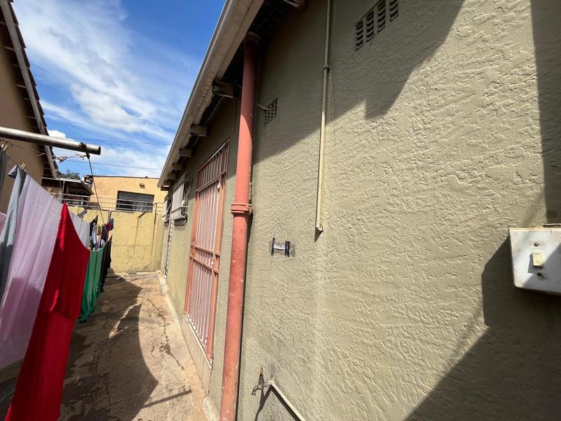 7 Bedroom Property for Sale in Fairwood Gauteng